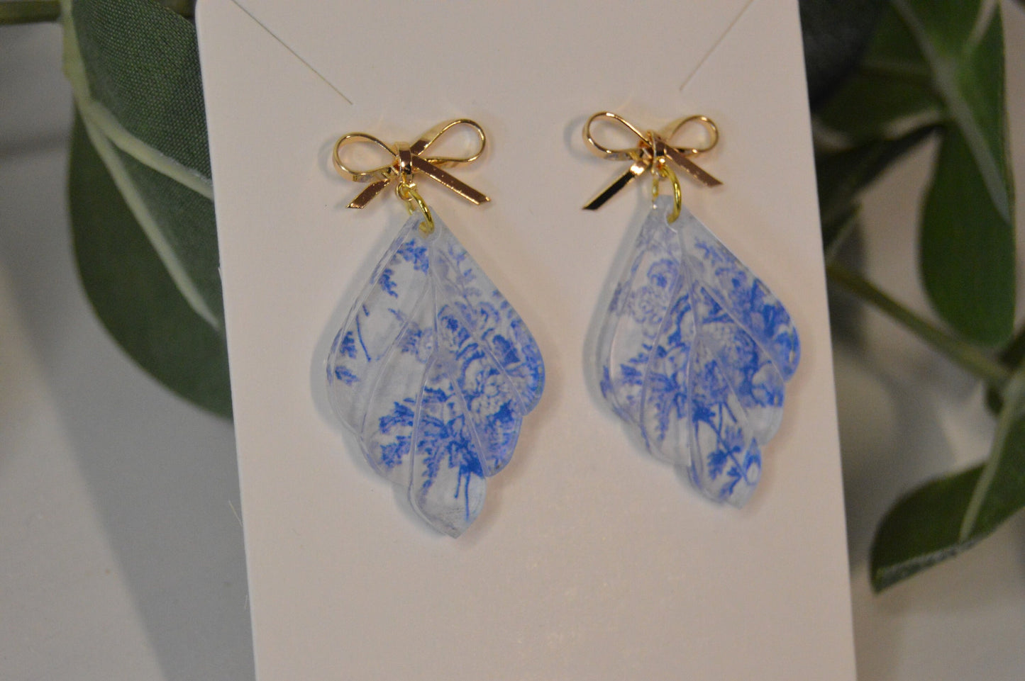 Blue Chinoiserie Scalloped Leaf Earrings - Acrylic